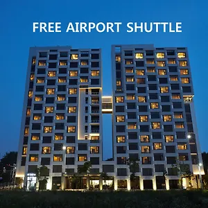 4* Hotel Royal Emporium Airport